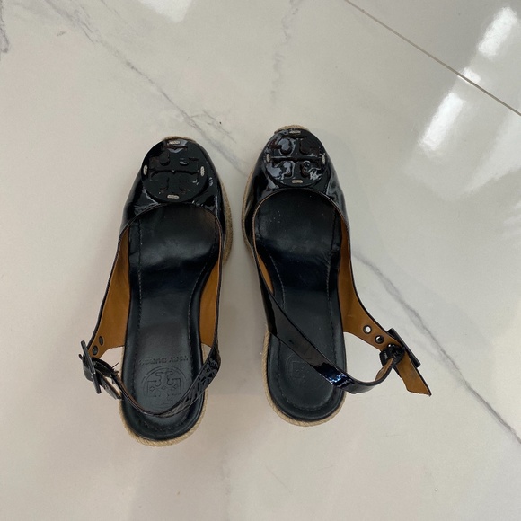 Tory Burch Patent Leather Wedge Sandal Size 8.5 - Picture 1 of 3